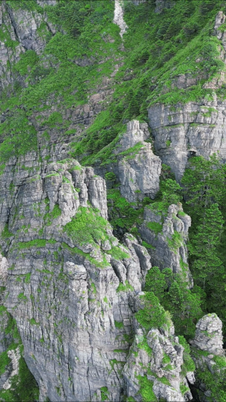 航拍高山悬崖山谷自然风光 