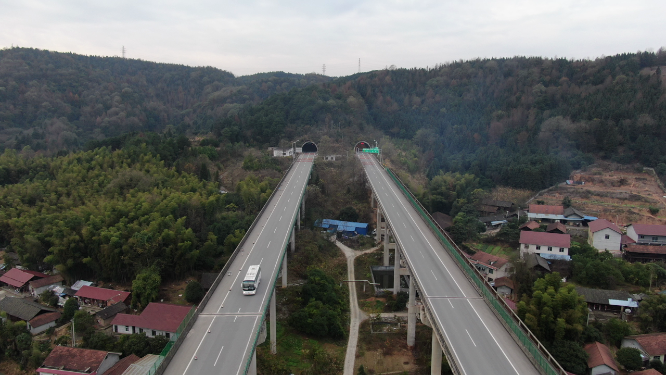 航拍高速公路穿山隧道