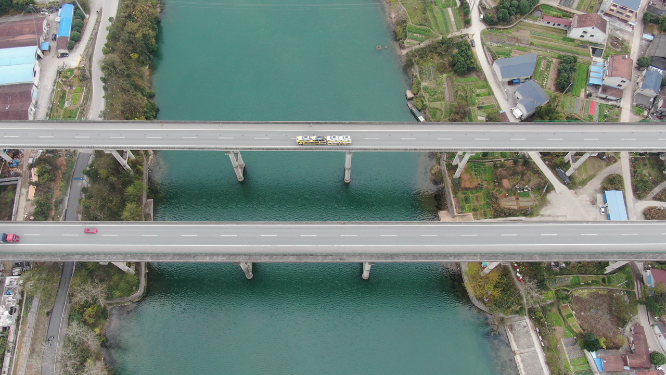 航拍高速公路跨河大桥湖南舞水河