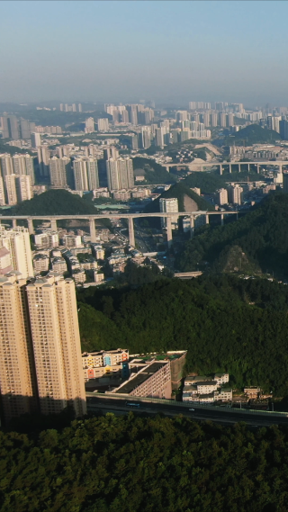 贵阳城市清晨交通高架桥竖屏航拍