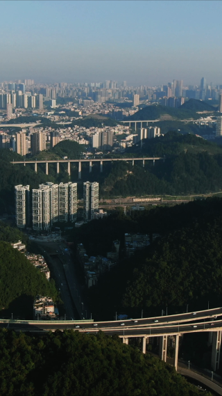 贵阳城市清晨交通高架桥竖屏航拍