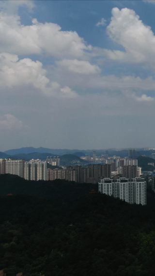 贵阳城市蓝天白云天际线竖屏航拍