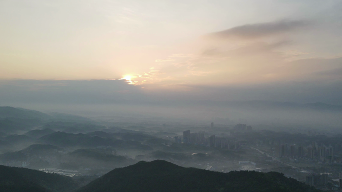 迷雾山川清晨日出航拍移动延时