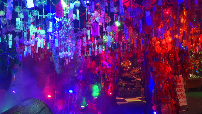 霓虹灯许愿池