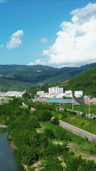 青山绿水自然风景竖屏航拍