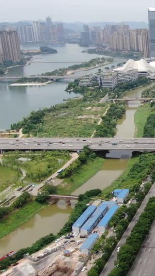 航拍湖南长沙梅溪湖路梅溪湖大桥交通