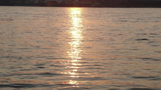 夕阳落日水中倒影