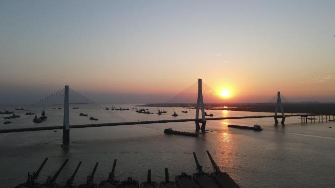 湖南岳阳洞庭湖大桥日落晚霞