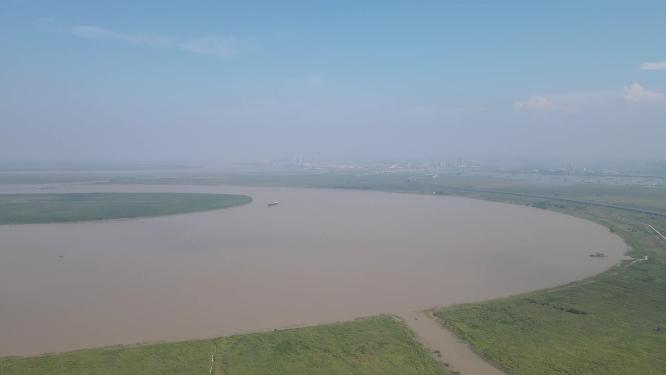 航拍湖南岳阳洞庭湖长江交汇处