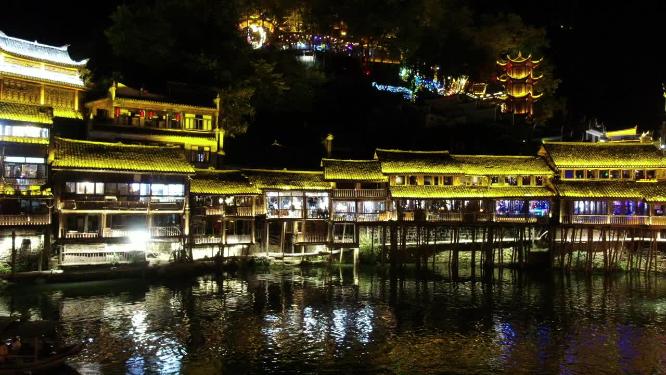 航拍湖南湘西凤凰古城夜景航拍