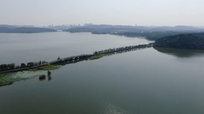 航拍湖北武汉东湖公园景区