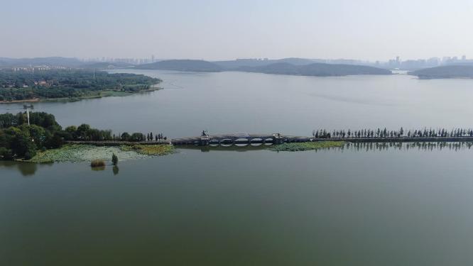 航拍湖北武汉东湖公园景区