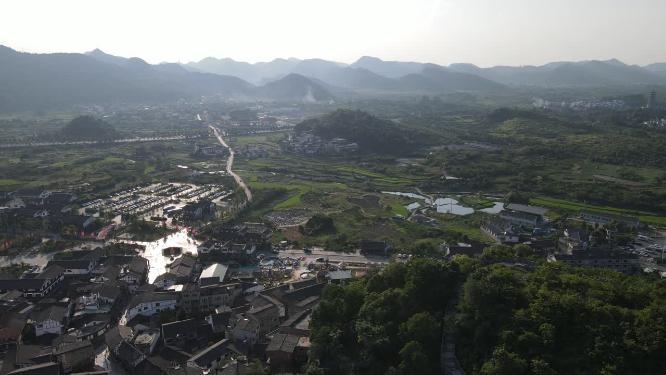 航拍大山里的乡镇