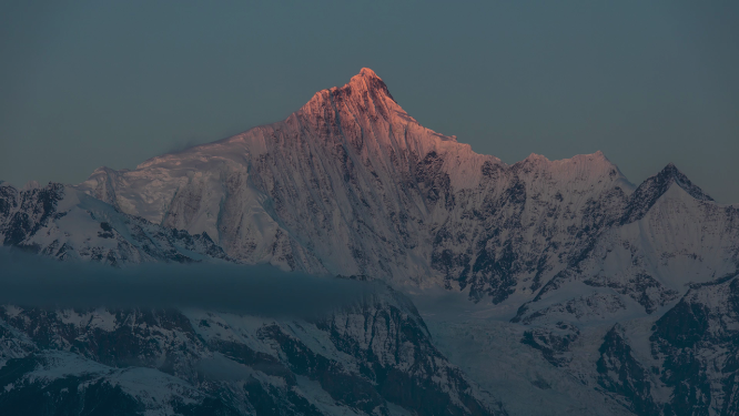 梅里雪山日照金山延时