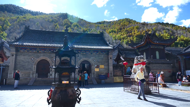 山西五台山普化寺禅院早上风景