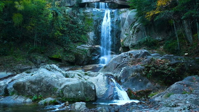 天台山石梁飞瀑瀑布水流
