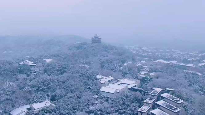 杭州吴山城隍阁景区冬天雪景4K航拍视频素材