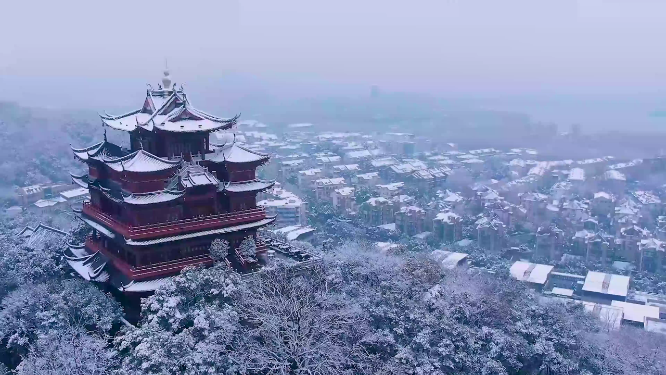 杭州吴山城隍阁景区冬天雪景4K航拍视频素材