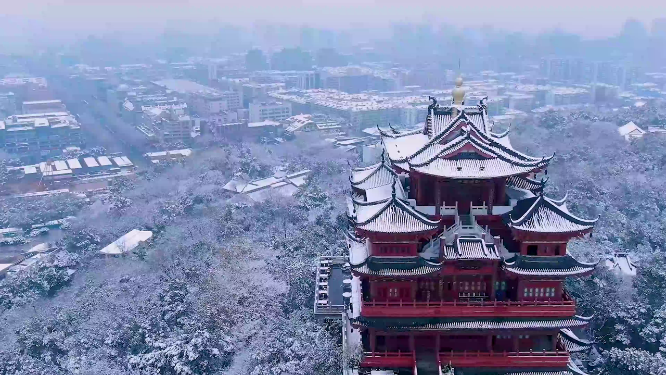 杭州吴山城隍阁景区冬天雪景4K航拍视频素材