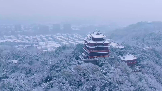 杭州吴山城隍阁景区冬天雪景4K航拍视频素材