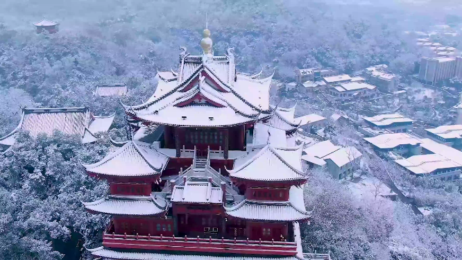 杭州吴山城隍阁景区冬天雪景4K航拍视频素材