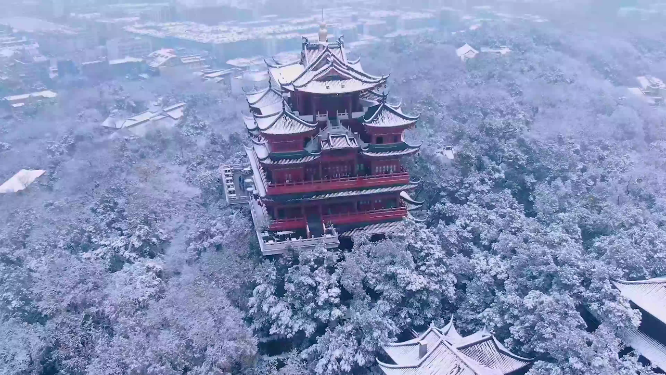 杭州吴山城隍阁景区冬天雪景4K航拍视频素材