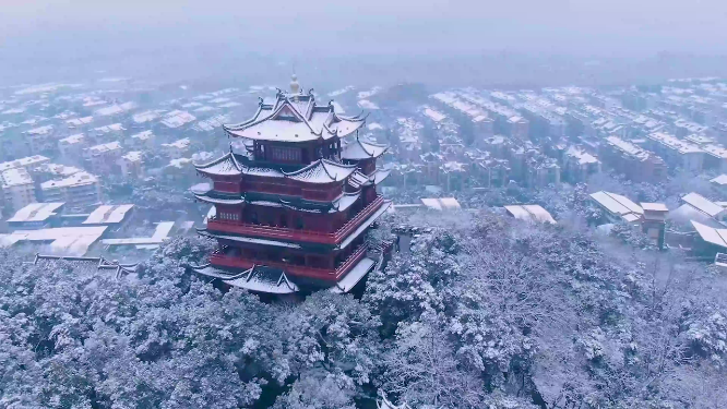 杭州吴山城隍阁景区冬天雪景4K航拍视频素材