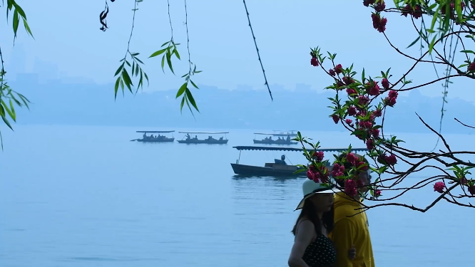 杭州西湖摇橹船视频素材