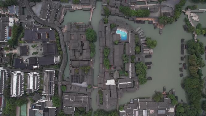 浙江嘉兴乌镇古建筑乌篷船划船航拍视频