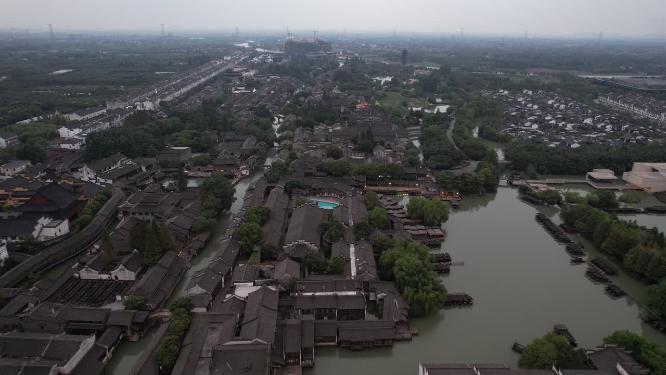 浙江嘉兴乌镇古建筑乌篷船划船航拍视频