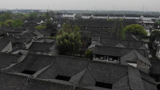 浙江嘉兴乌镇古建筑乌篷船划船航拍视频