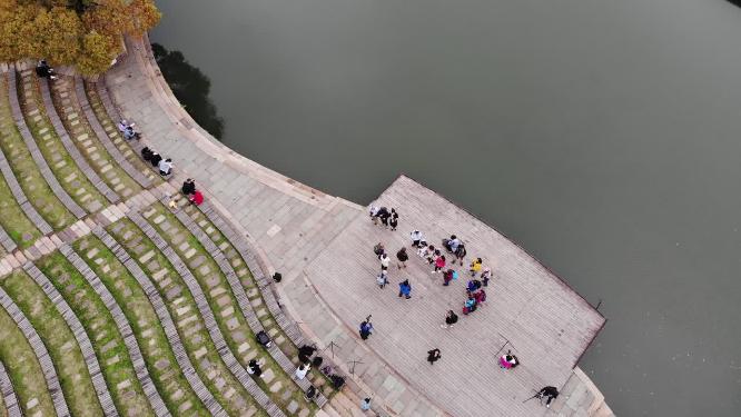 浙江嘉兴乌镇古建筑乌篷船划船航拍视频