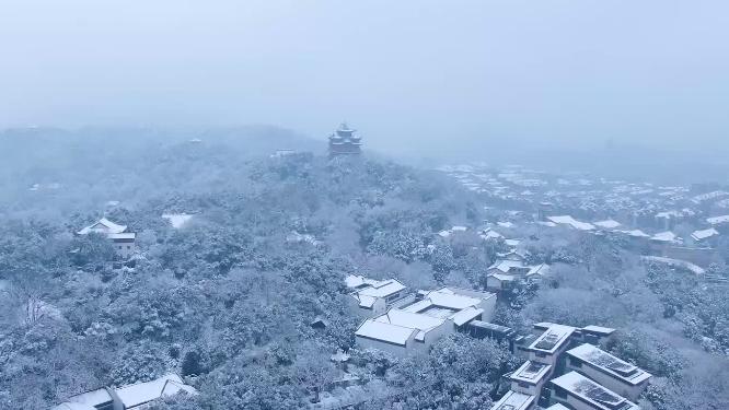 杭州吴山城隍阁冬天雪景航拍视频素材