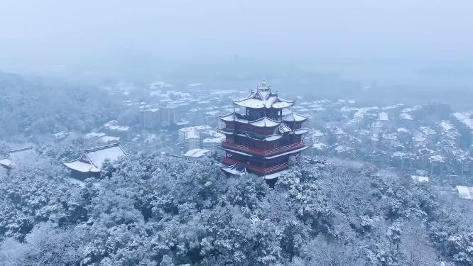 杭州吴山城隍阁冬天雪景航拍视频素材