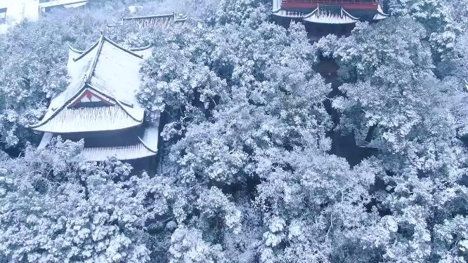 杭州吴山城隍阁冬天雪景航拍视频素材