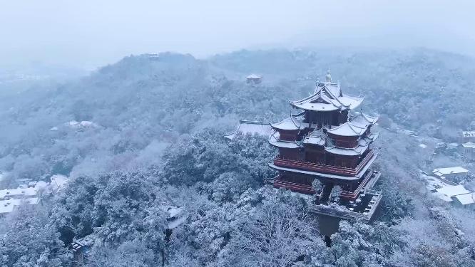 杭州吴山城隍阁冬天雪景航拍视频素材