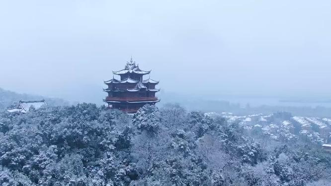 杭州吴山城隍阁冬天雪景航拍视频素材