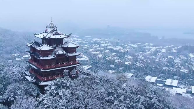 杭州吴山城隍阁冬天雪景航拍视频素材