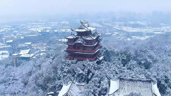 杭州吴山城隍阁冬天雪景航拍视频素材