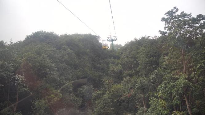 北高峰观光电动索道缆车风景实拍视频