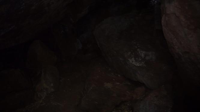 杭州西湖宝石山蝙蝠洞实拍视频
