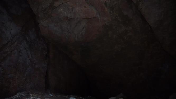杭州西湖宝石山蝙蝠洞实拍视频