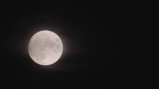  中秋佳节满月夜空中的月亮特写视频