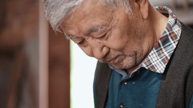 木工匠人特写木材木材加工视频