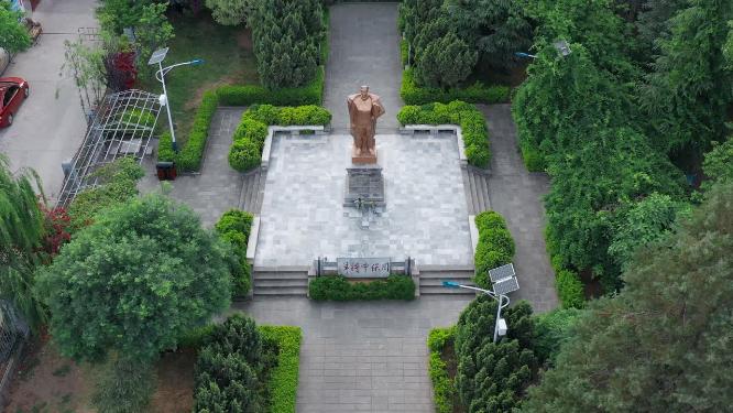 人物雕塑视频周保中将军人物雕像航拍