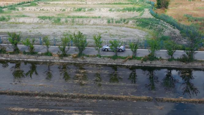 田间乡村公路航拍车辆农耕农田