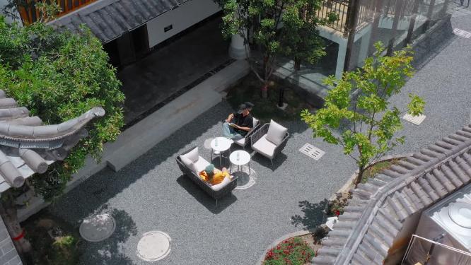 悠闲休憩人物航拍