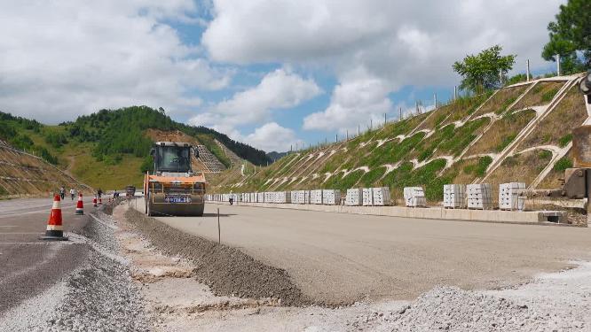 压路机高速公路建设施工压实路面