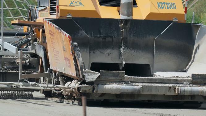 摊铺机高速公路建设施工搅拌铺设混凝土