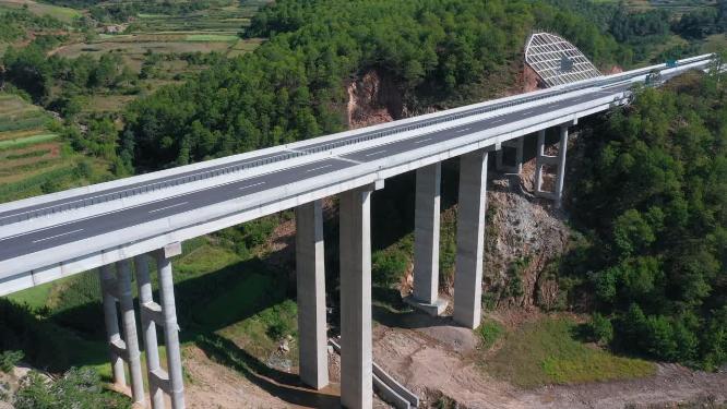 云南山区高速公路高架桥桥墩